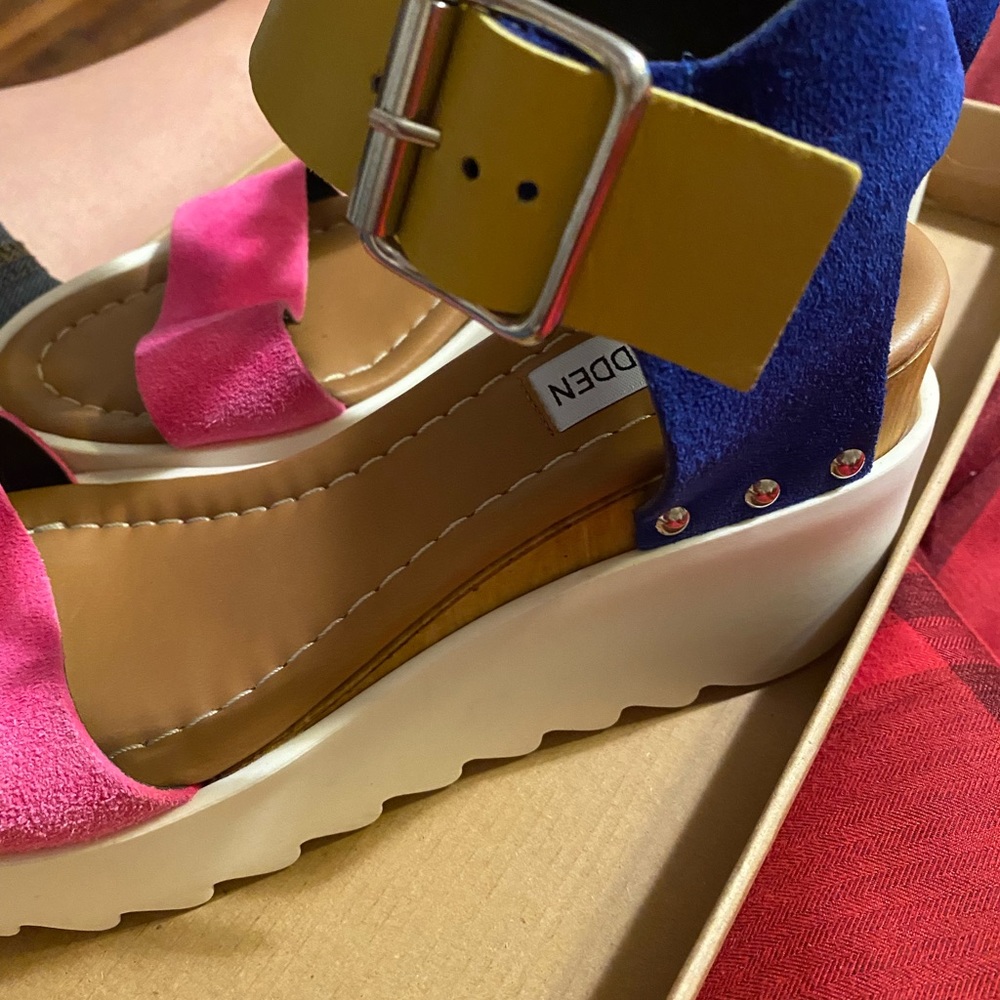 Multi color wedge